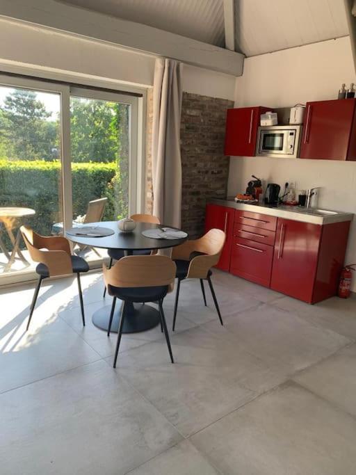 Lovely 1-Bedroom Appartement Le Joyau With Indoor Pool And Sauna Lasne Exterior photo
